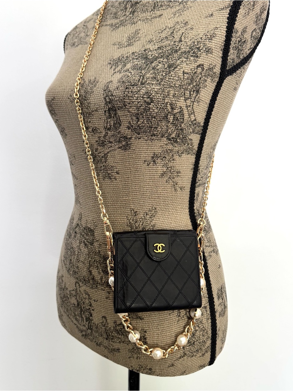 Authentic Vintage Chanel CC Wallet on Chain Black Quilted Leather Crossbody Bag - Picture 10 of 16
